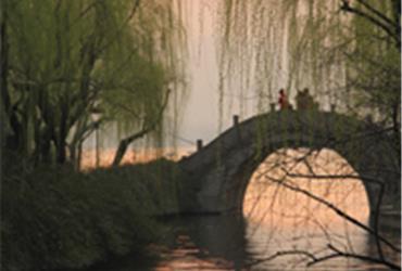 According to a recent survey, the best city to live a happy life with your family is Hangzhou, the capital city of Southeast China's Zhejiang Province. 