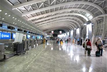 Mumbai International Airport boasts a lavish new airport terminal. After a $2 billion revamp, India’s financial capital now has a brand new, spacious international and national terminal, with a design inspired by the peacock (India’s national bird). 