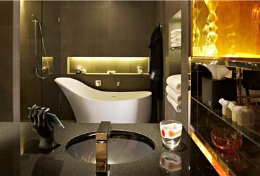 If you are among the 5 per cent of travel bookers that select a business hotel for its bathroom-appeal, please read on. Forbes has compiled a list of hotels that offer the best hotel bathrooms in the world. Some feature 100-gallon bathtubs and multi-jet showers, heated floors, TV’s hidden in mirrors and extra-fluffy towels. Other bathrooms are just charming. The best offer a lovely view! These hotels made it to Forbes’ list: 