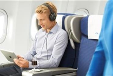 On long-haul flights, having a tablet, e-reader or smartphone at your disposal makes time fly. And if you travel for business, it is nice to get some work done. Due to a change in legislation, Air France and KLM are now allowing the permanent use of Portable Electronic Devices (PED) on its flights.