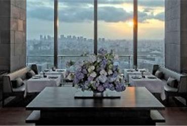In a large and vibrant business city like Tokyo, it can be difficult to find a quiet place. With that idea in mind, Aman Hotel Group created Aman Tokyo, an elevated business travel sanctuary in the heart of the city.